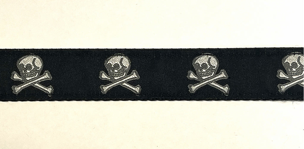 Black with Skull and Crossbones Dog Leash 1in