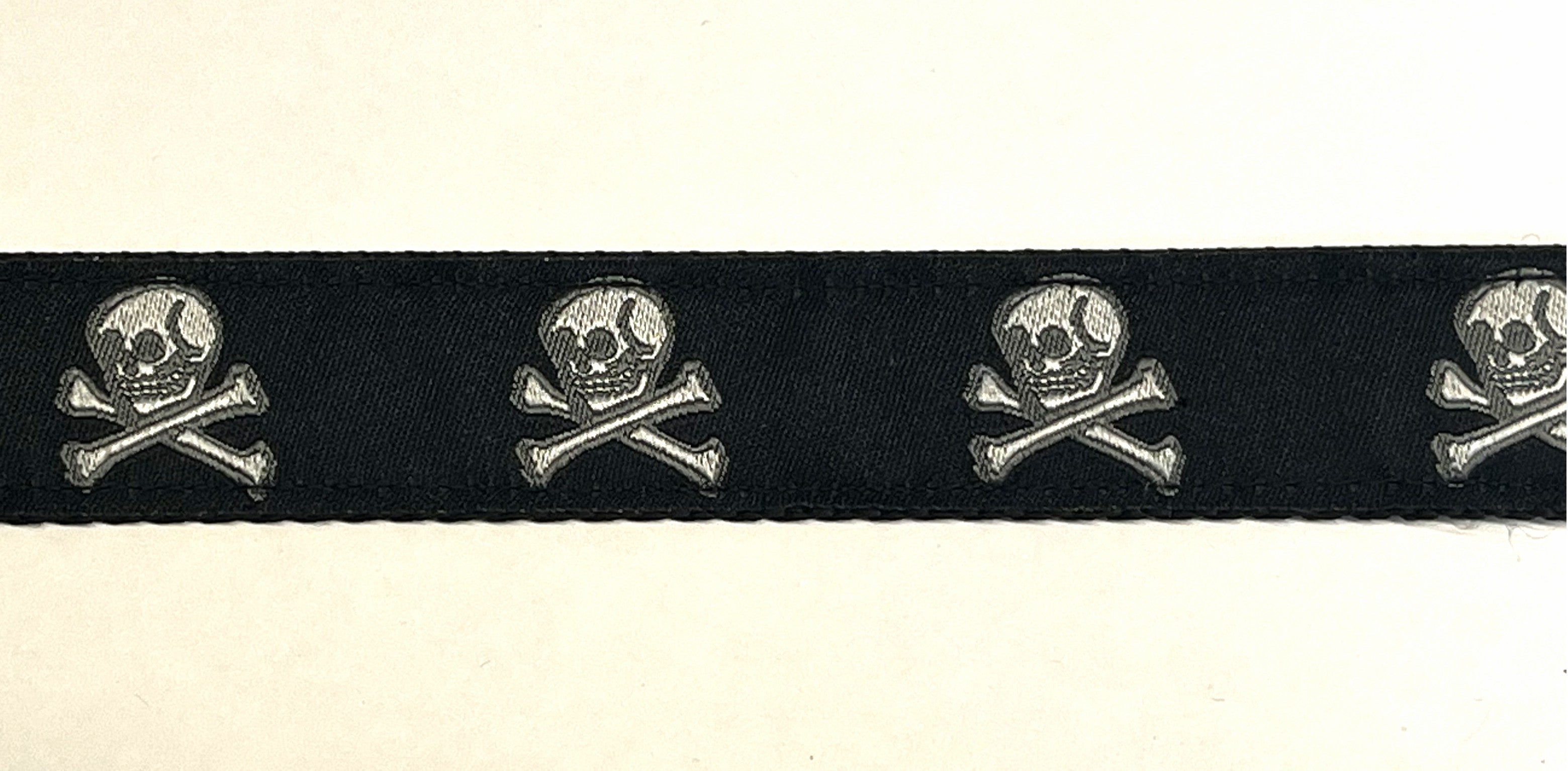 Black with Skull and Crossbones Dog Collar 1in