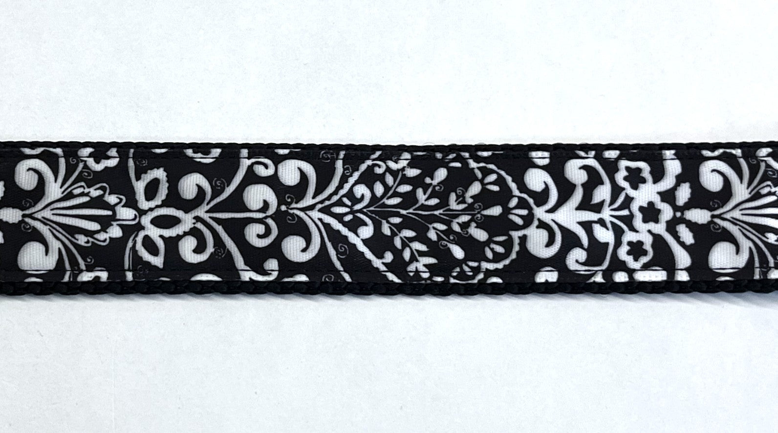 Black with White Leaf Pattern Martingale Collar 1in