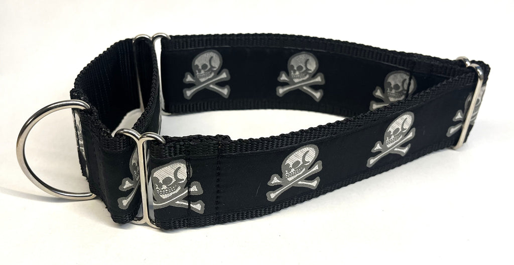 Black with Skull and Crossbones Martingale Collar 2in