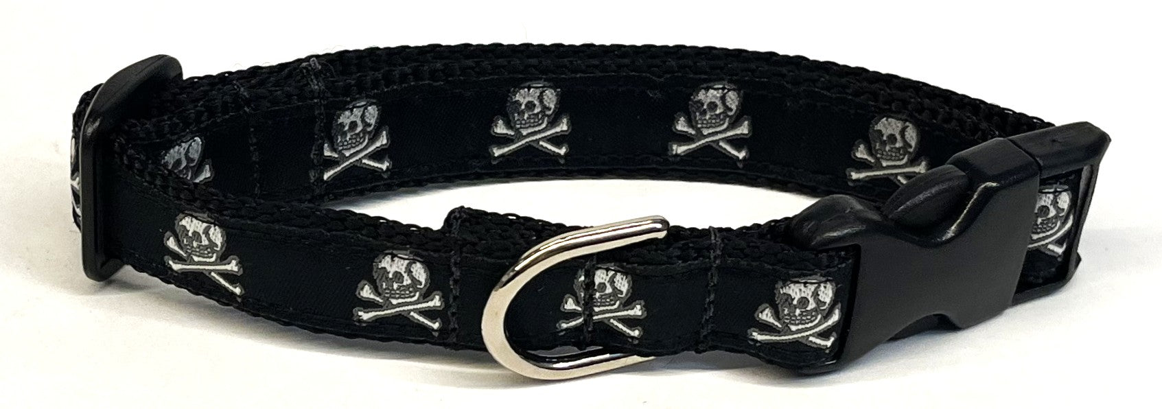 Black with Skull and Crossbones Dog Collar 3/4