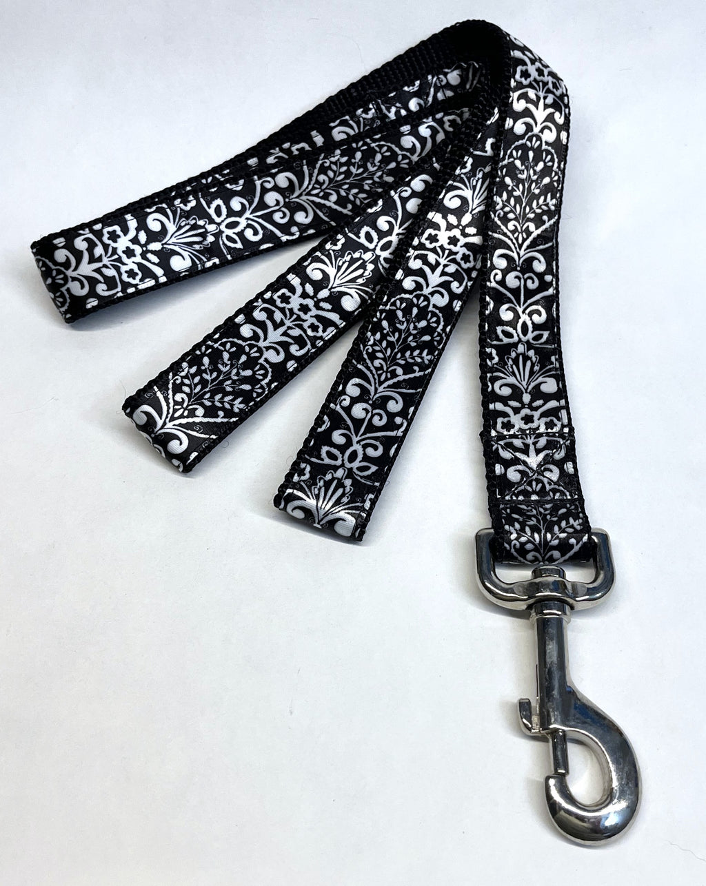 Black with White Leaf Pattern Dog Leash 1in