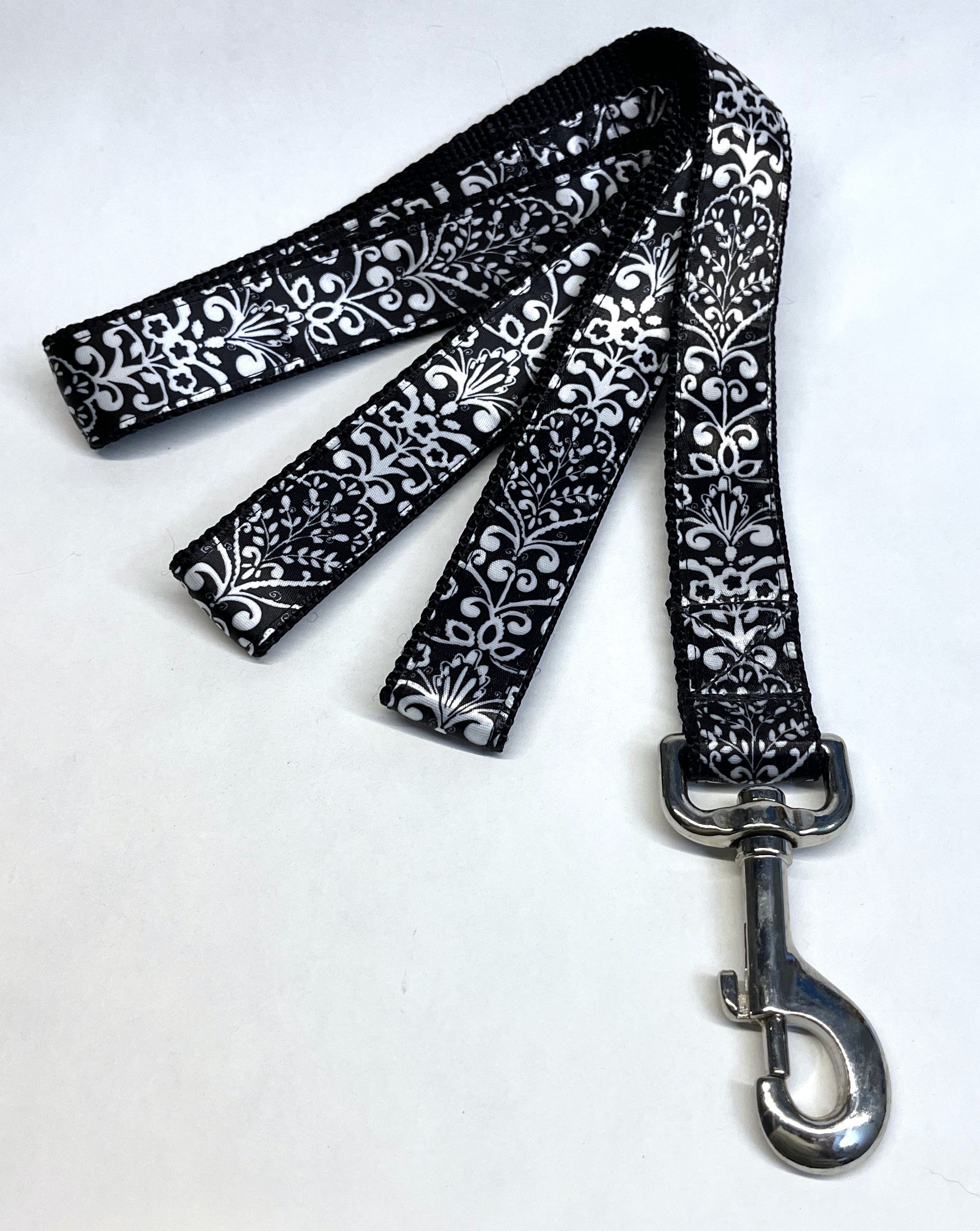 Black with White Leaf Pattern Dog Leash 1in