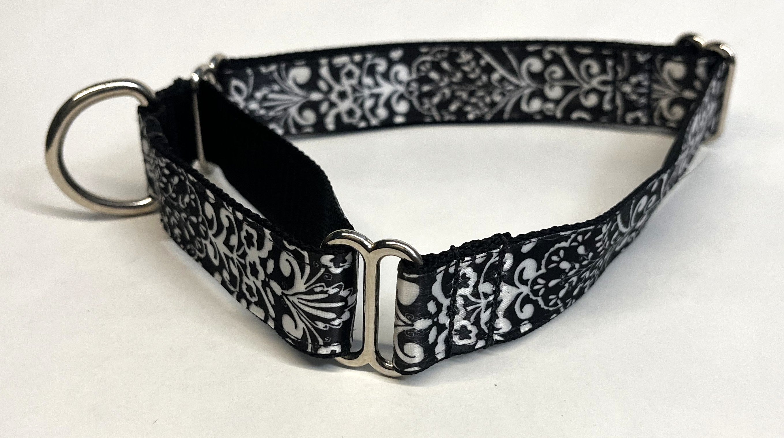 Black with White Leaf Pattern Martingale Collar 1in