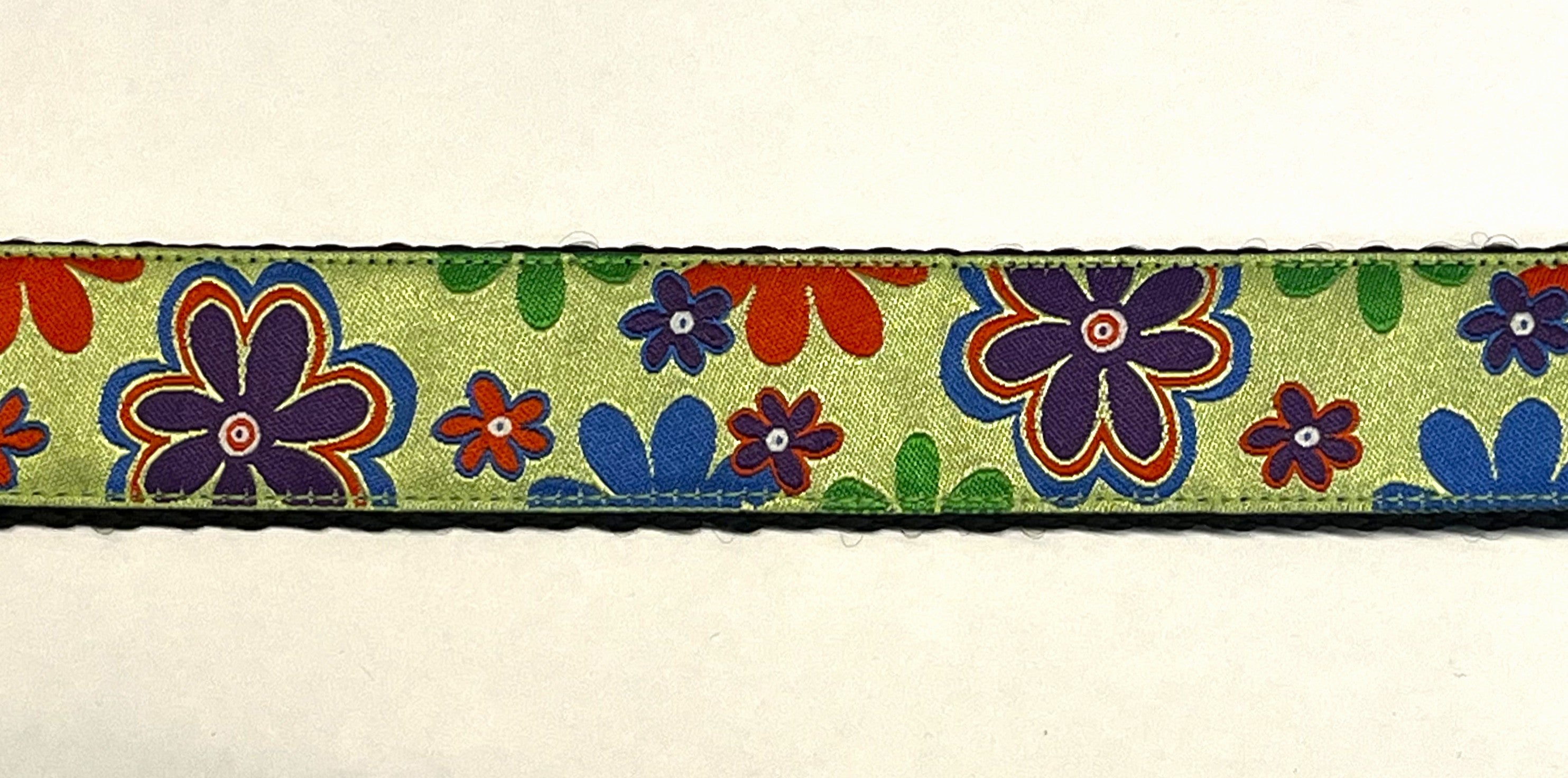 Green with 70s Flowers Dog Leash 1in