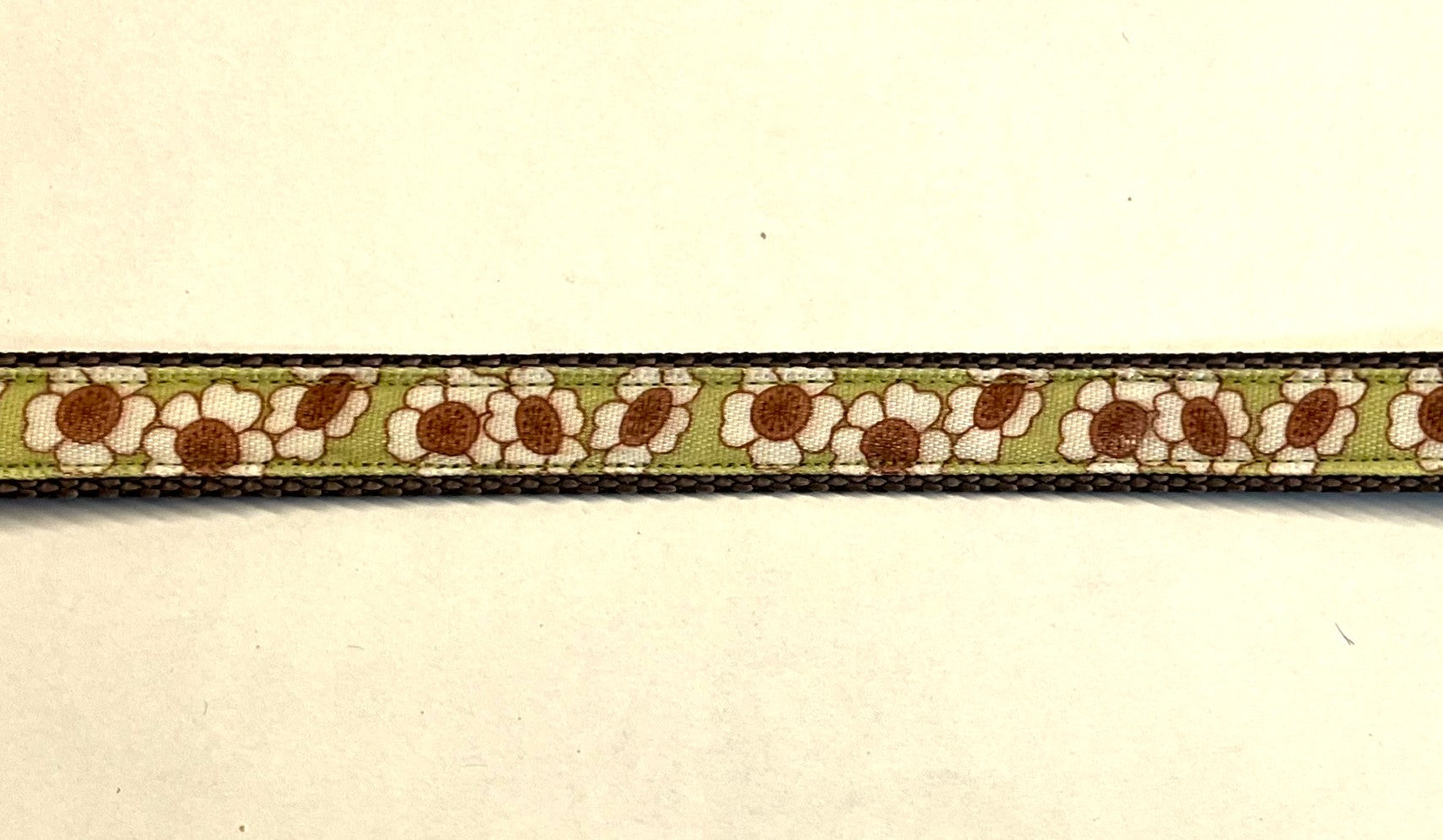 Green with White and Brown Flowers Dog Collar 1/2