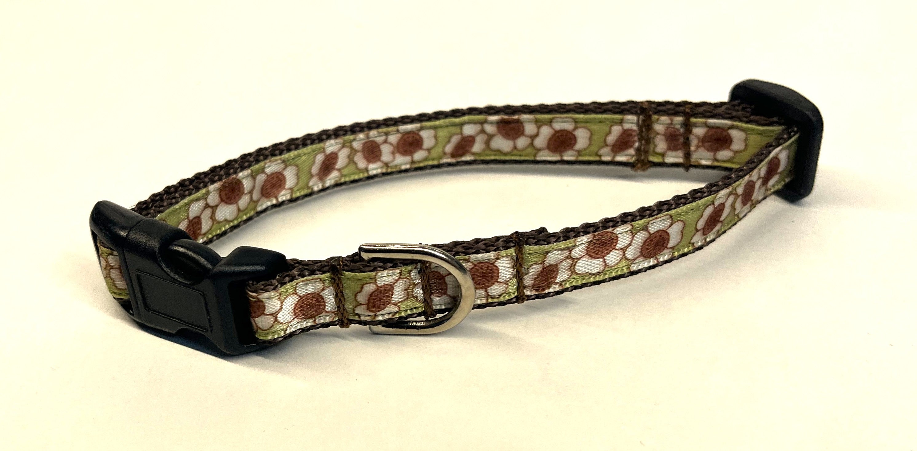 Green with White and Brown Flowers Dog Collar 1/2
