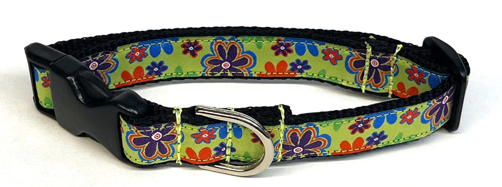 Green with 70s Flowers Dog Collar 3/4