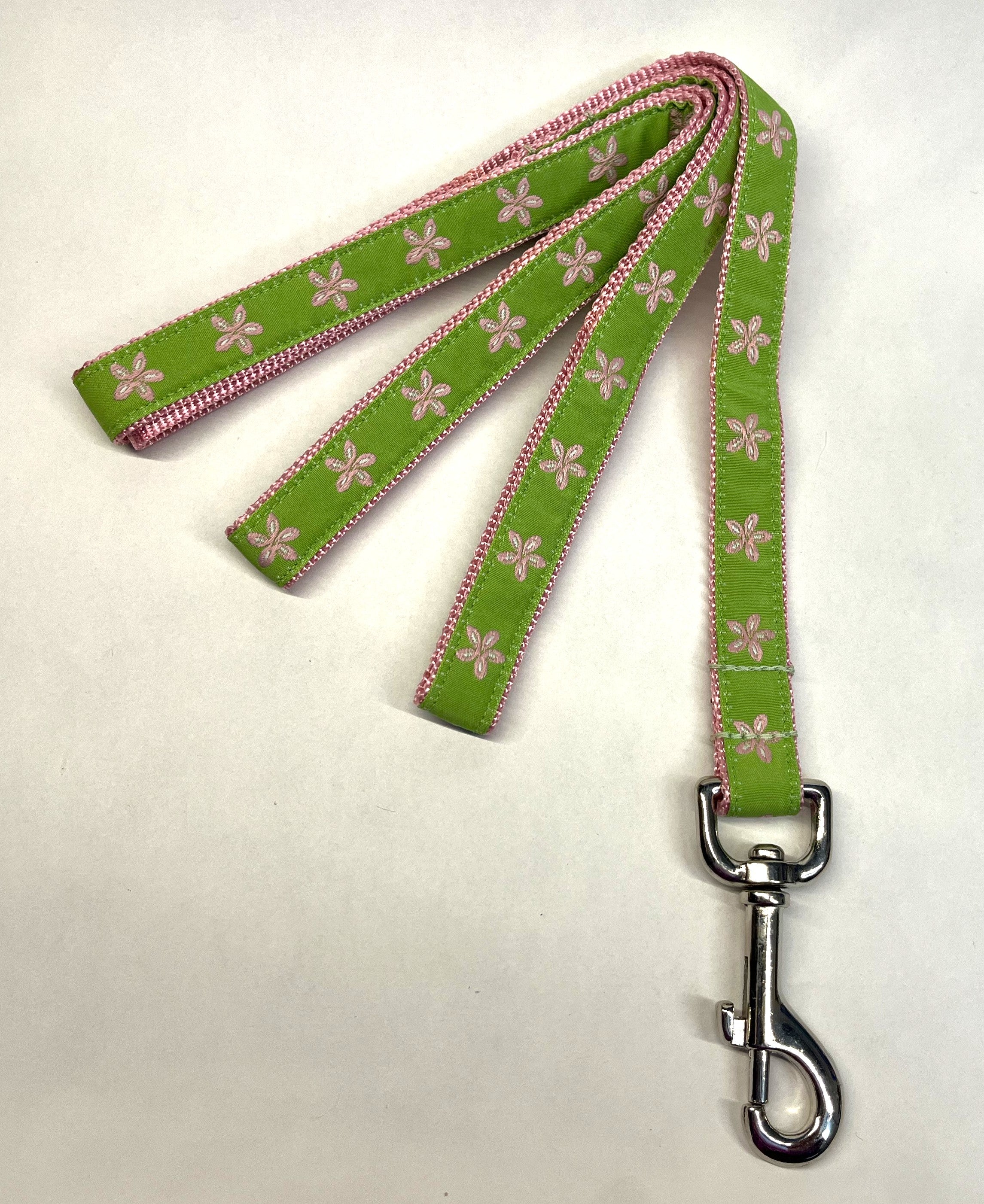 Green with Light Pink Flowers Dog Leash 3/4