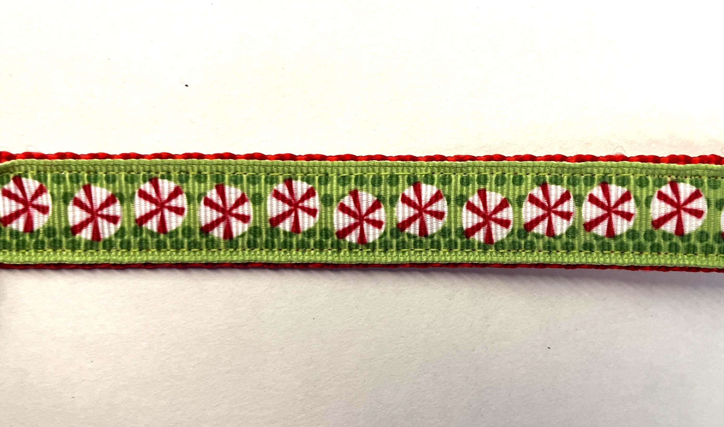 Green with Peppermint Candy Dog Leash 3/4