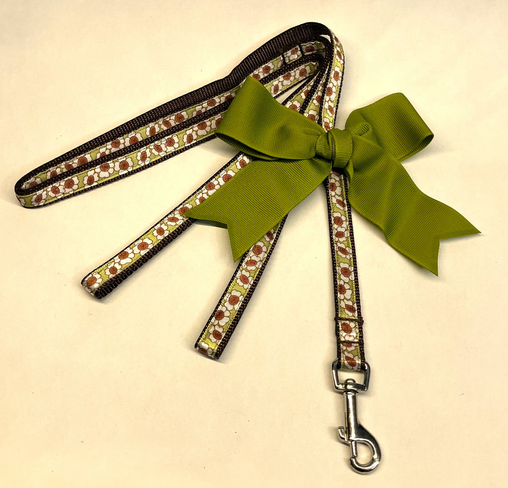 Green with White and Brown Flowers Dog Leash 1/2