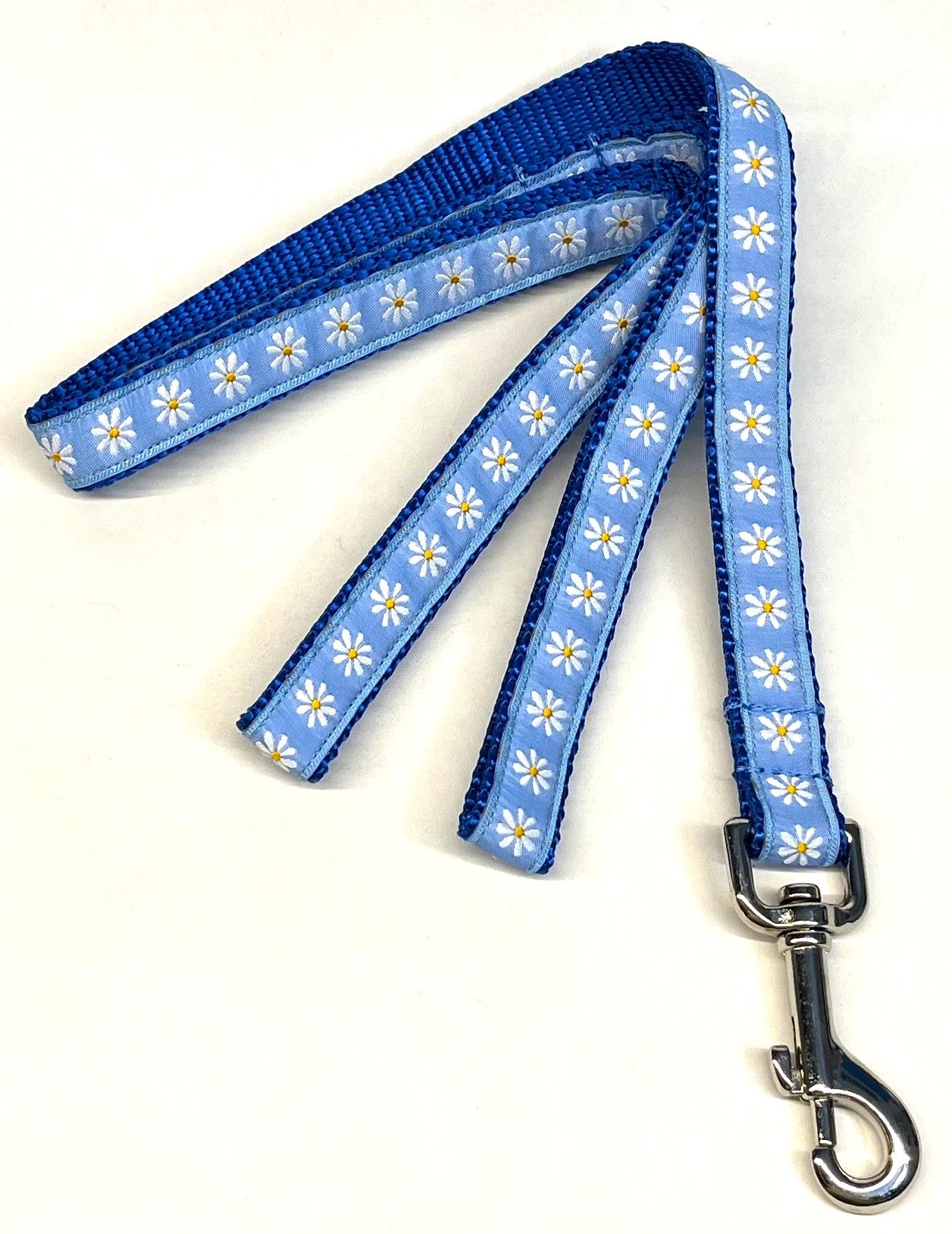 Light Blue with Daisies Dog Leash 3/4