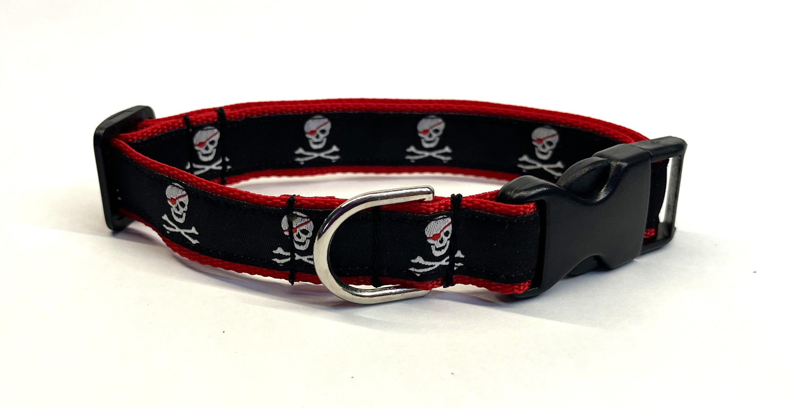 Pirate Skull and Cross Bones Dog Collar 3/4