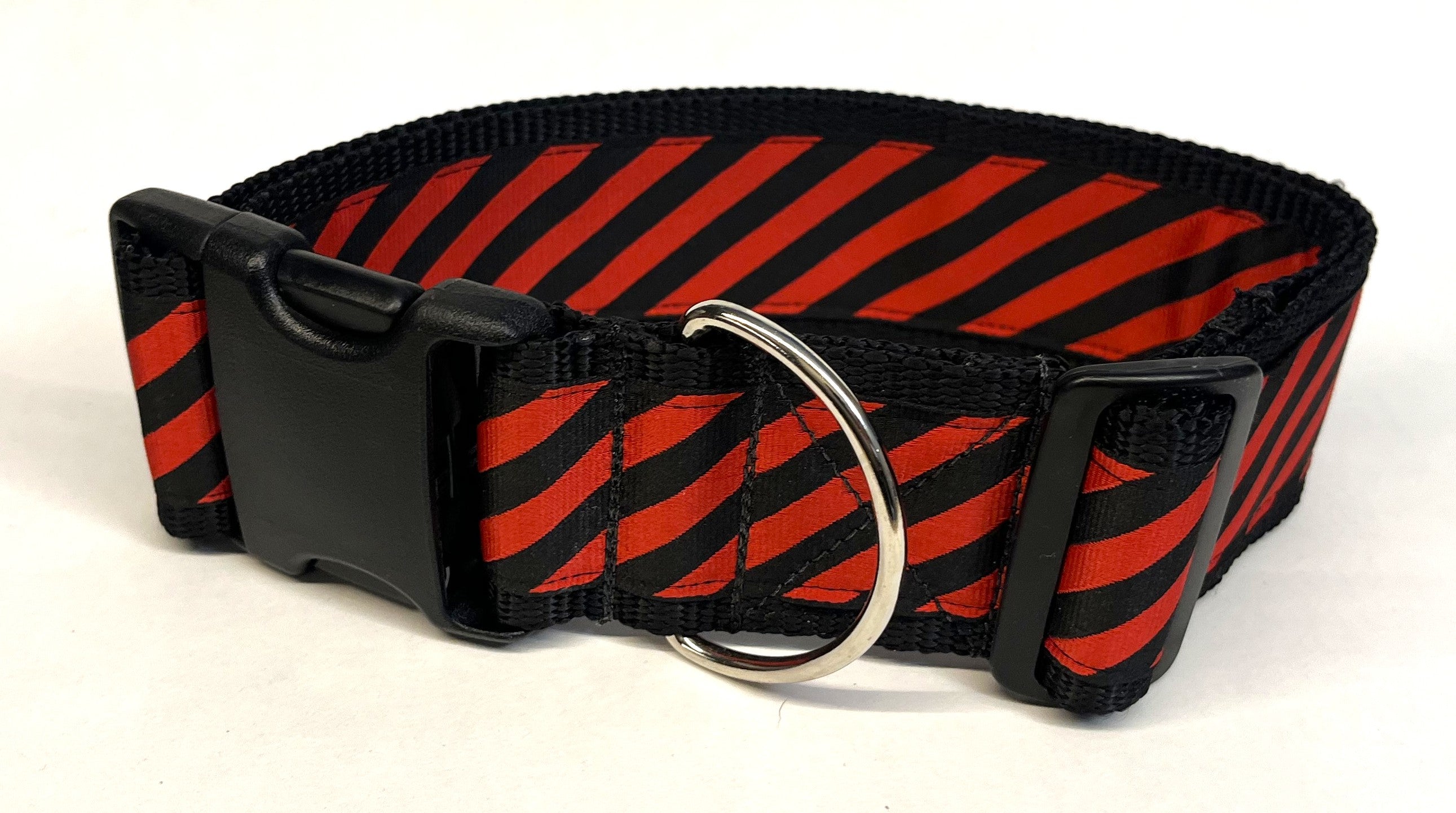 Red and Black Diagonal Stripes Dog Collar 2in