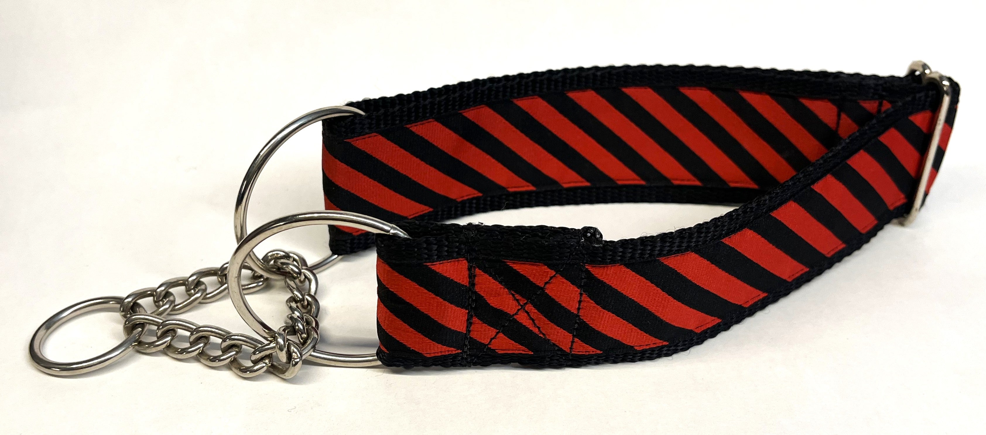 Red and Black Diagonal Stripes Chain Martingale Collar 2in