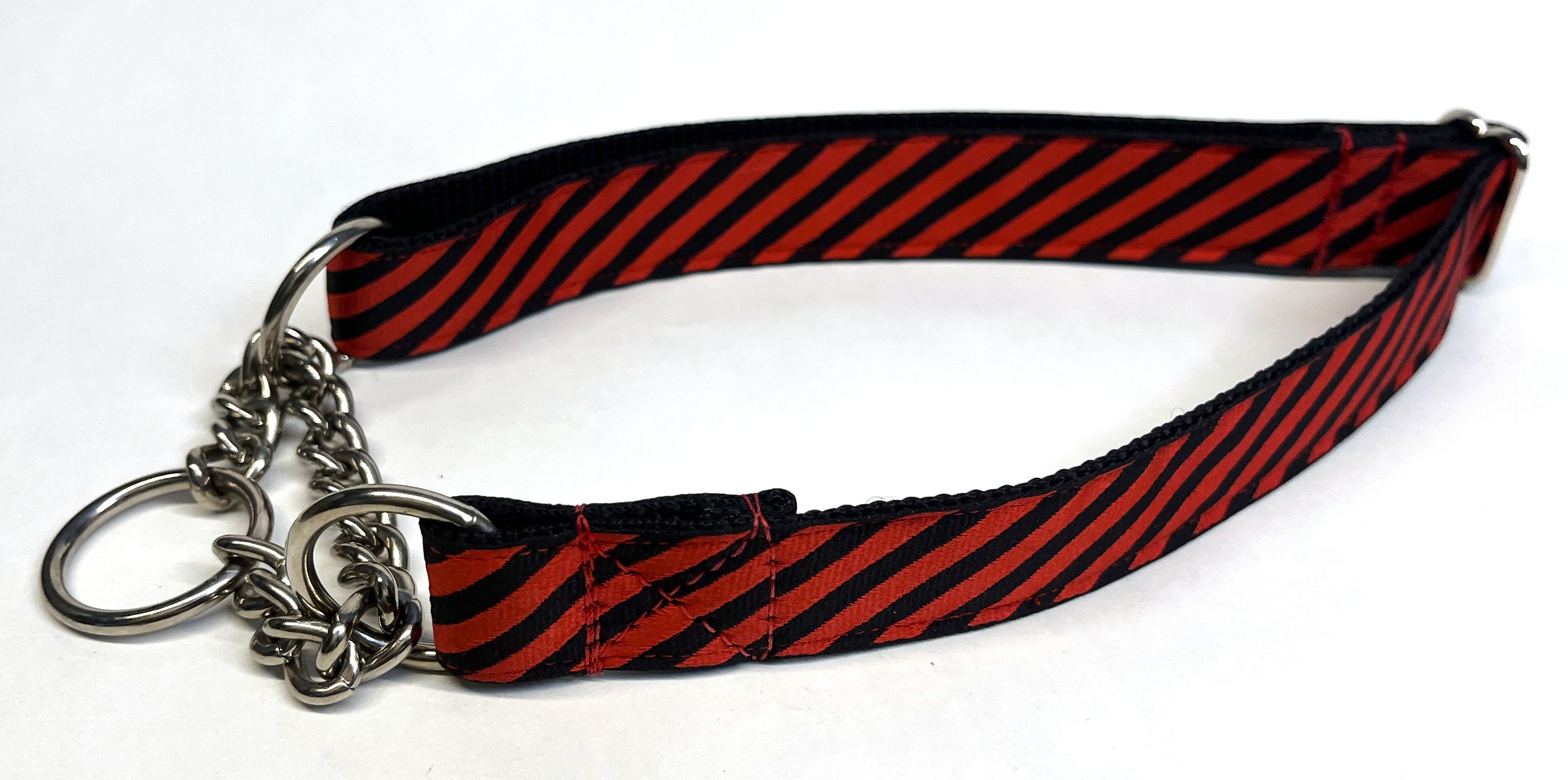 Red and Black Diagonal Stripe Chain Martingale Collar 1in