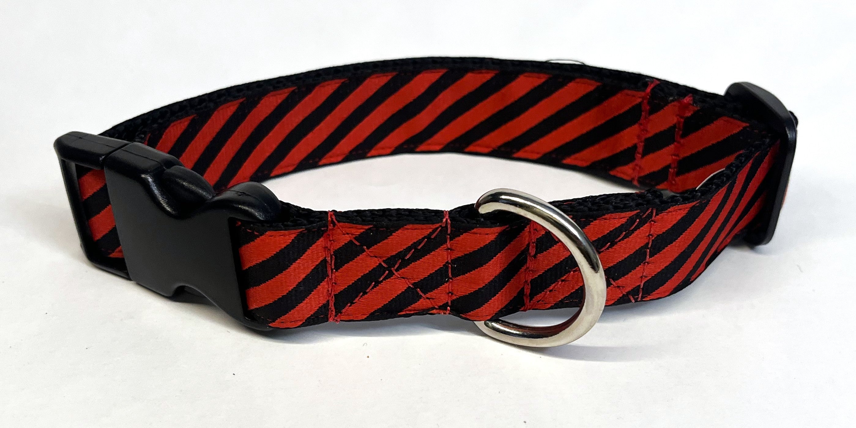 Red and Black Diagonal Stripe Dog Collar 1in