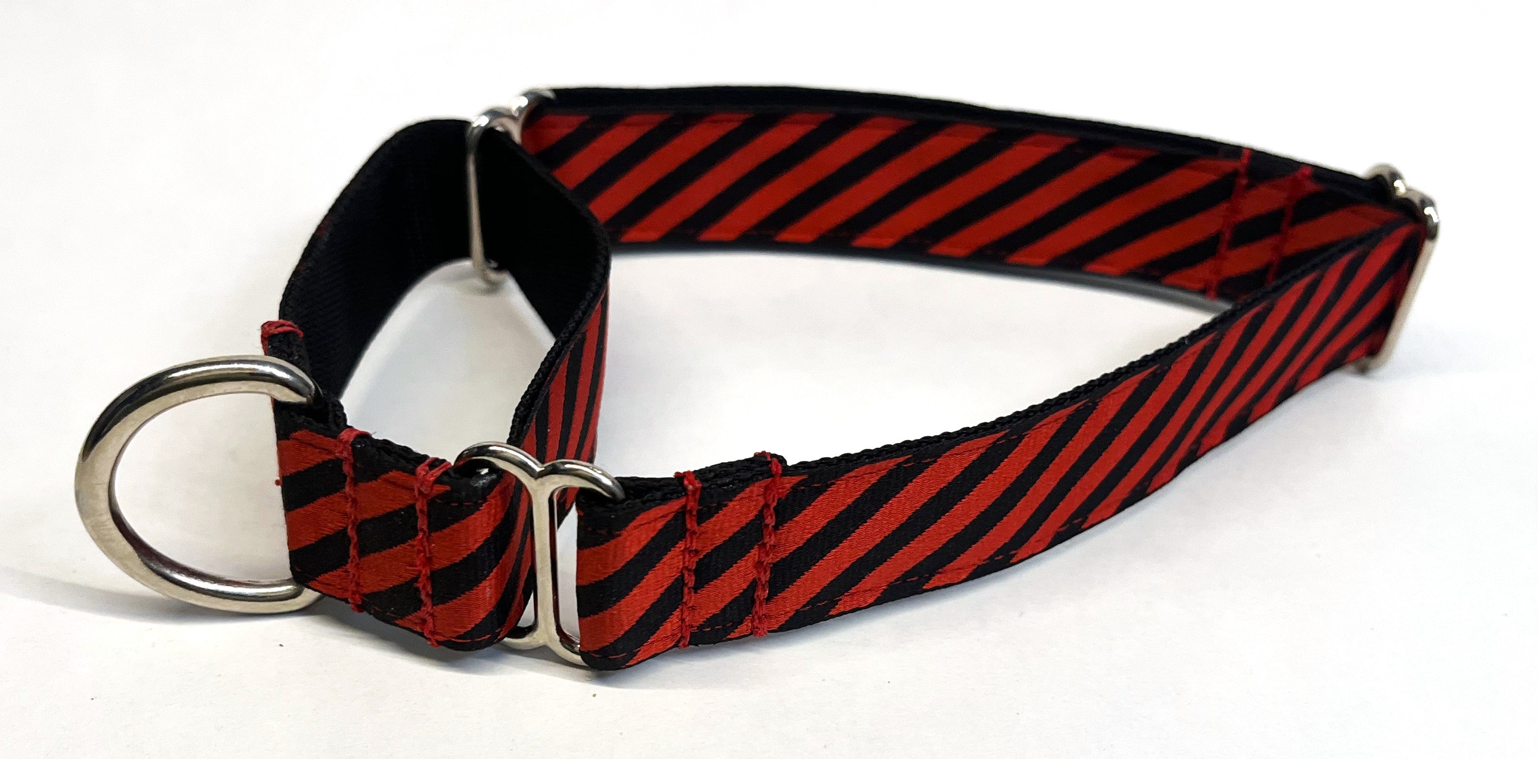 Red and Black Diagonal Stripe Martingale Collar 1in