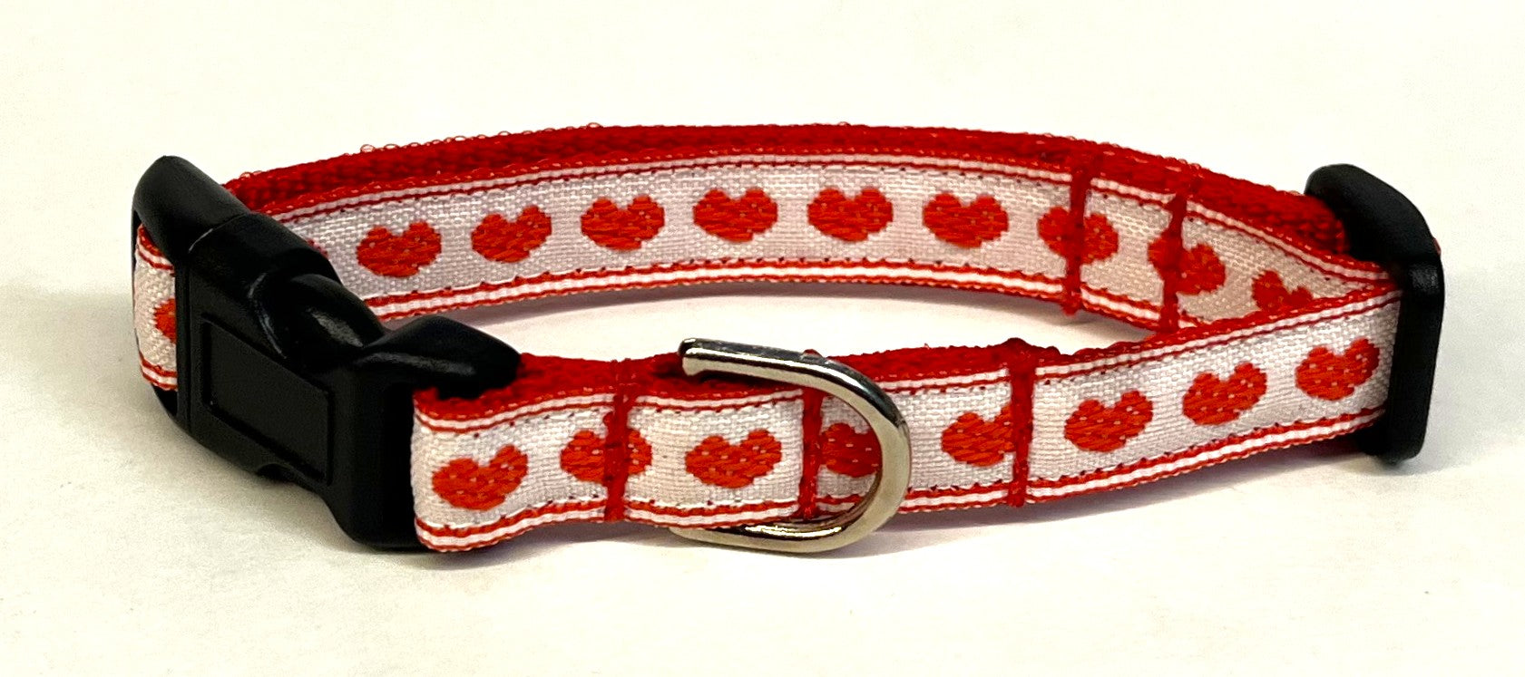 White with Red Hearts & Stripe Dog Collar 1/2