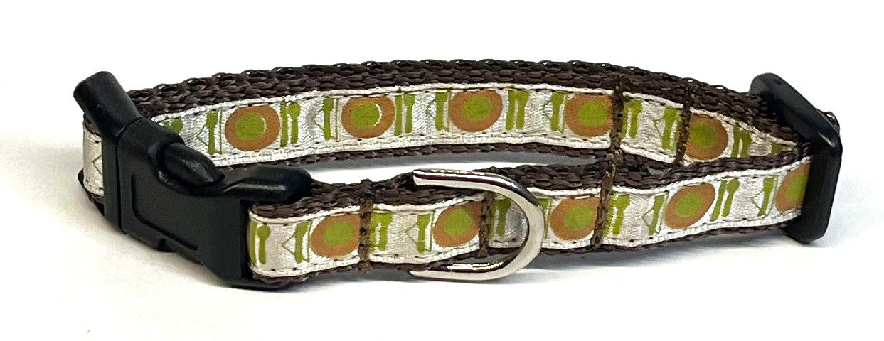 White with Table Setting Dog Collar 1/2
